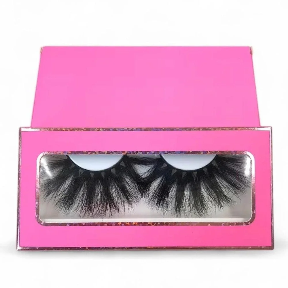 Luxury 25mm mink style lashes 💖 comes in‎ a lot of 5!!